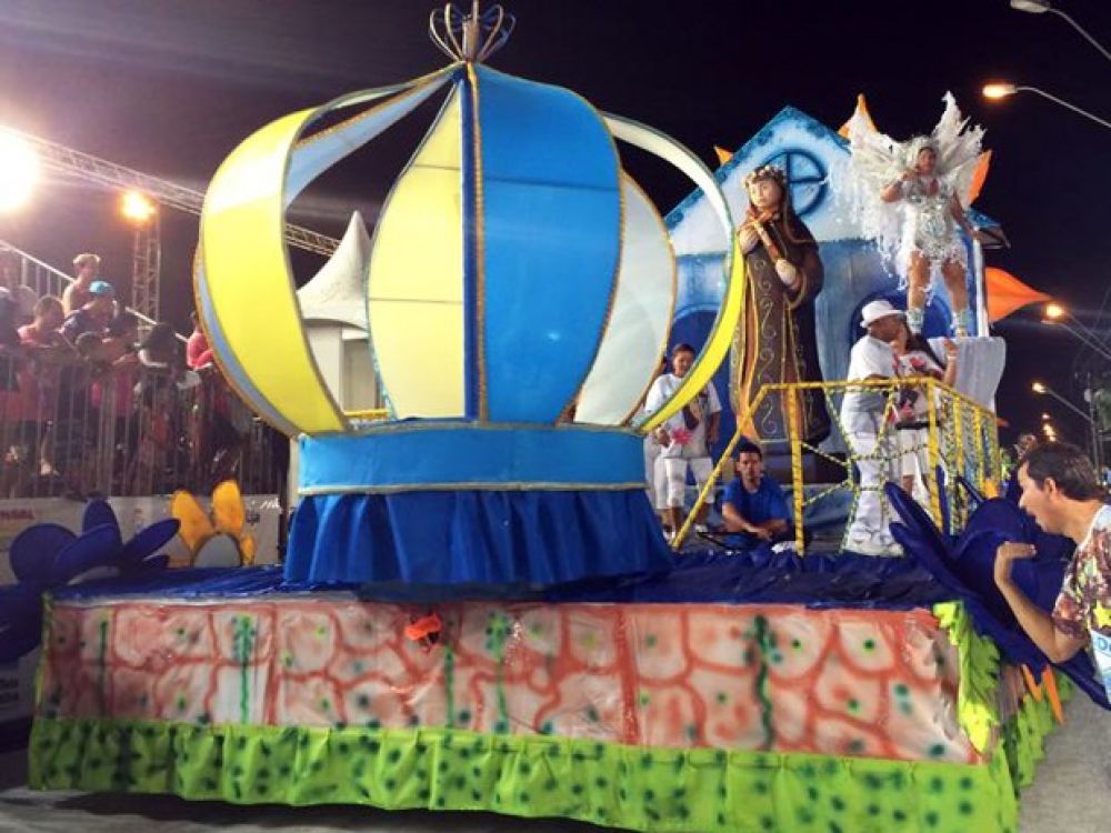 Imperador da Ilha vence disputa e é tetracampeã do carnaval de Guarujá